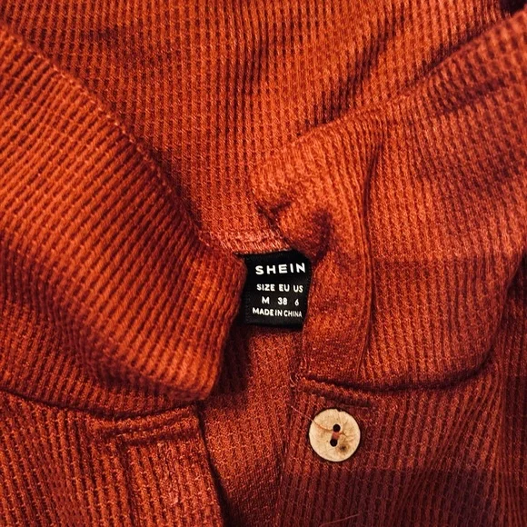 🧨SHEIN BUTTONED SHIRT WOMENS SIZE: M (SEND ANY OFFER‼️)🧨 - Picture 2 of 2